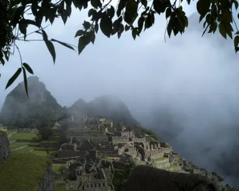 Rocks placed on Railway Lines Trap Nearly 1,000 Visitors near the Inca Citadel